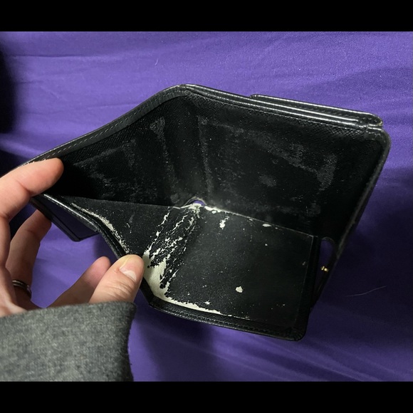 Authentic Epi Elise Trifold Louis Vuitton Wallet - Picture 3 of 6